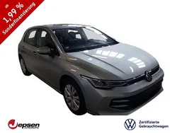 Oyster silver metallic Gebraucht 2024 VW Golf VIII Basis Limousine | 22.970 € (Fairer Preis)