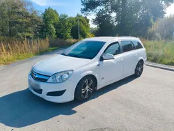 Weiß Gebraucht 2009 Opel Astra Edition Kombi | 3.400 € (Etwas zu teuer)