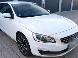 Weiß Gebraucht 2014 Volvo V60 Kombi | 9.995 € (Fairer Preis)