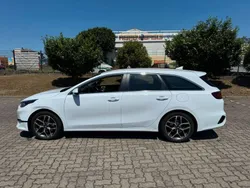 Weiß Gebraucht 2023 Kia Ceed Sportswagon Kombi | 17.700 € (Guter Preis)