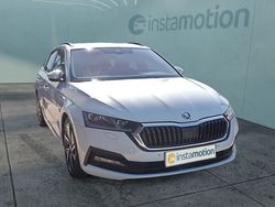 Weiß Gebraucht 2022 Skoda Octavia Ambition Kombi | 24.440 € (Etwas zu teuer)