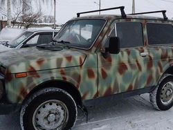 Grün Gebraucht 2009 Lada niva SUV | 7.999 €