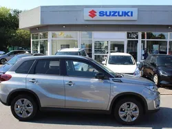 Grau Gebraucht 2024 Suzuki Vitara Comfort SUV | 23.880 € (Fairer Preis)