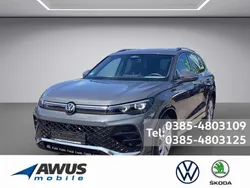 Grau / delfingrau (metallic) Gebraucht 2024 VW Tiguan R-line SUV | 41.990 € (Fairer Preis)