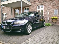 Blau metallic Gebraucht 2010 BMW 318 Kombi | 11.190 €