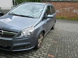 Grau Gebraucht 2005 Opel Zafira Van / Kleinbus | 1.200 € (Guter Preis)