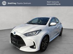 Weiß Gebraucht 2022 Toyota Yaris Hybrid Team Limousine | 13.990 € (Superpreis)
