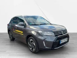 Grau Gebraucht 2025 Suzuki Vitara Comfort+ SUV | 30.140 € (Etwas zu teuer)