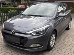 Grau Gebraucht 2016 Hyundai i20 Passion Kleinwagen | 7.495 € (Fairer Preis)