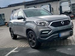 Grau Gebraucht 2017 Ssangyong (KGM) Rexton SUV | 21.800 €