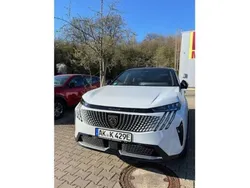 Gruen reflex metfa Gebraucht 2024 Peugeot e-3008 GT SUV | 49.980 € (Guter Preis)