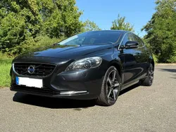 Schwarz Gebraucht 2015 Volvo V40 Summum Kombi | 12.000 € (Etwas zu teuer)