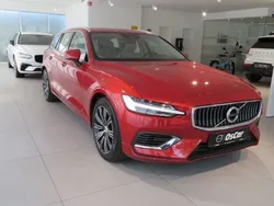 Rot Gebraucht 2022 Volvo V60 Plus Kombi | 30.970 € (Guter Preis)