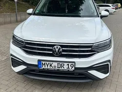 Weiß Gebraucht 2023 VW Tiguan Allspace Life SUV | 36.500 € (Etwas zu teuer)