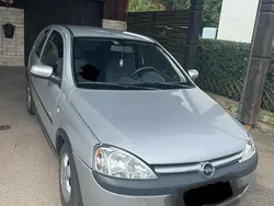 Grau Gebraucht 2002 Opel Corsa Kleinwagen | 1.600 € (Etwas zu teuer)