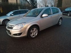Silber Gebraucht 2009 Opel Astra Edition Limousine | 5.999 € (Teuer)