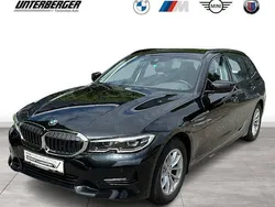 Schwarz Gebraucht 2022 BMW 318 Sport Line Kombi | 28.880 € (Fairer Preis)