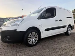 Weiß Gebraucht 2015 Citroën Berlingo Van / Kleinbus | 6.100 € (Etwas zu teuer)