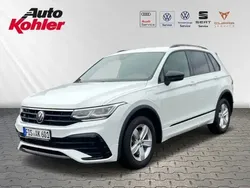 Oryxweiß perlmutteffekt (weiss) Gebraucht 2022 VW Tiguan R-line SUV | 47.400 €