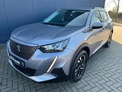 Silber Gebraucht 2021 Peugeot e-2008 Allure SUV | 17.850 € (Guter Preis)