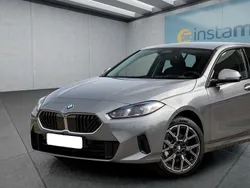 Grau Gebraucht 2024 BMW 120 Kleinwagen | 35.399 € (Guter Preis)
