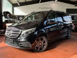 Obsidianschwarz metallic Gebraucht 2017 Mercedes V220 AMG Van / Kleinbus | 40.900 € (Fairer Preis)