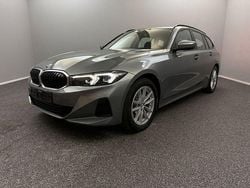Grau Gebraucht 2023 BMW 320 Shadowline Kombi | 32.699 € (Superpreis)