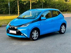Blau Gebraucht 2017 Toyota Aygo X-play Kleinwagen | 8.190 € (Fairer Preis)