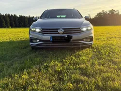 Grau Gebraucht 2020 VW Passat Elegance Kombi | 22.499 € (Etwas zu teuer)
