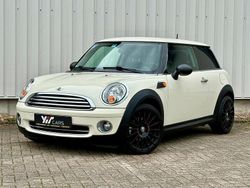 Weiß Gebraucht 2009 Mini ONE Sport Kleinwagen | 4.480 € (Etwas zu teuer)
