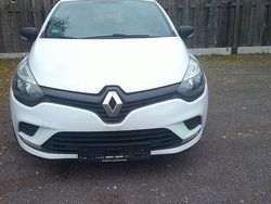 Weiß Gebraucht 2017 Renault Clio IV Life Limousine | 5.700 € (Etwas zu teuer)