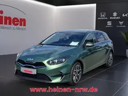 Grün Neu 2025 Kia Ceed Limousine | 24.899 € (Guter Preis)
