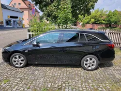 Schwarz Gebraucht 2016 Opel Astra Innovation Kombi | 7.200 € (Guter Preis)