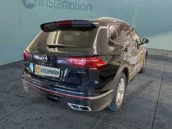 Schwarz Gebraucht 2022 VW Tiguan Allspace R-line SUV | 38.551 € (Fairer Preis)