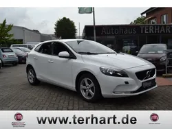 Weiss Gebraucht 2016 Volvo V40 Kinetic Kombi | 8.490 € (Guter Preis)