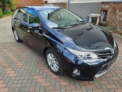 Schwarz Gebraucht 2013 Toyota Auris Edition Limousine | 11.999 € (Fairer Preis)