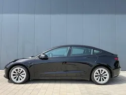 Schwarz Gebraucht 2022 Tesla Model 3 Standard Range Plus Limousine | 39.990 €