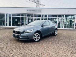 Grau Gebraucht 2017 Volvo V40 Business Edition Limousine | 16.800 € (Etwas zu teuer)