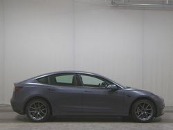 Grau Gebraucht 2022 Tesla Model 3 Limousine | 24.380 € (Guter Preis)