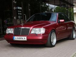 Rot Gebraucht 1995 Mercedes E200 Cabrio | 14.900 €