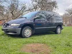 Blau Gebraucht 1998 Chrysler Voyager Van / Kleinbus | 5.000 €