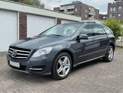 Grau Gebraucht 2011 Mercedes R500 AMG Van / Kleinbus | 16.990 €
