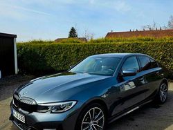 Grau Gebraucht 2020 BMW 330e Sport Line Limousine | 26.700 € (Etwas zu teuer)