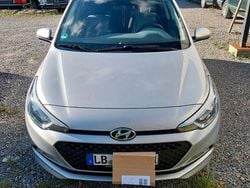 Grau Gebraucht 2018 Hyundai i20 Classic Limousine | 7.500 € (Guter Preis)