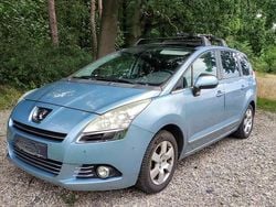 Blau Gebraucht 2009 Peugeot 5008 Premium Van / Kleinbus | 4.500 € (Teuer)