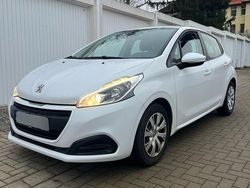 Weiß Gebraucht 2016 Peugeot 208 Access Kleinwagen | 4.000 € (Guter Preis)
