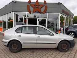 Silber Gebraucht 2001 Seat Leon Stella Limousine | 590 € (Superpreis)