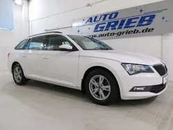 Candyweiss Gebraucht 2019 Skoda Superb Active Kombi | 17.950 € (Fairer Preis)