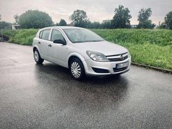 Silber Gebraucht 2009 Opel Astra Selection Limousine | 3.000 € (Teuer)