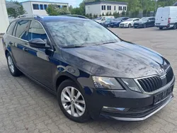Schwarz Gebraucht 2019 Skoda Octavia Ambition Kombi | 10.690 € (Guter Preis)